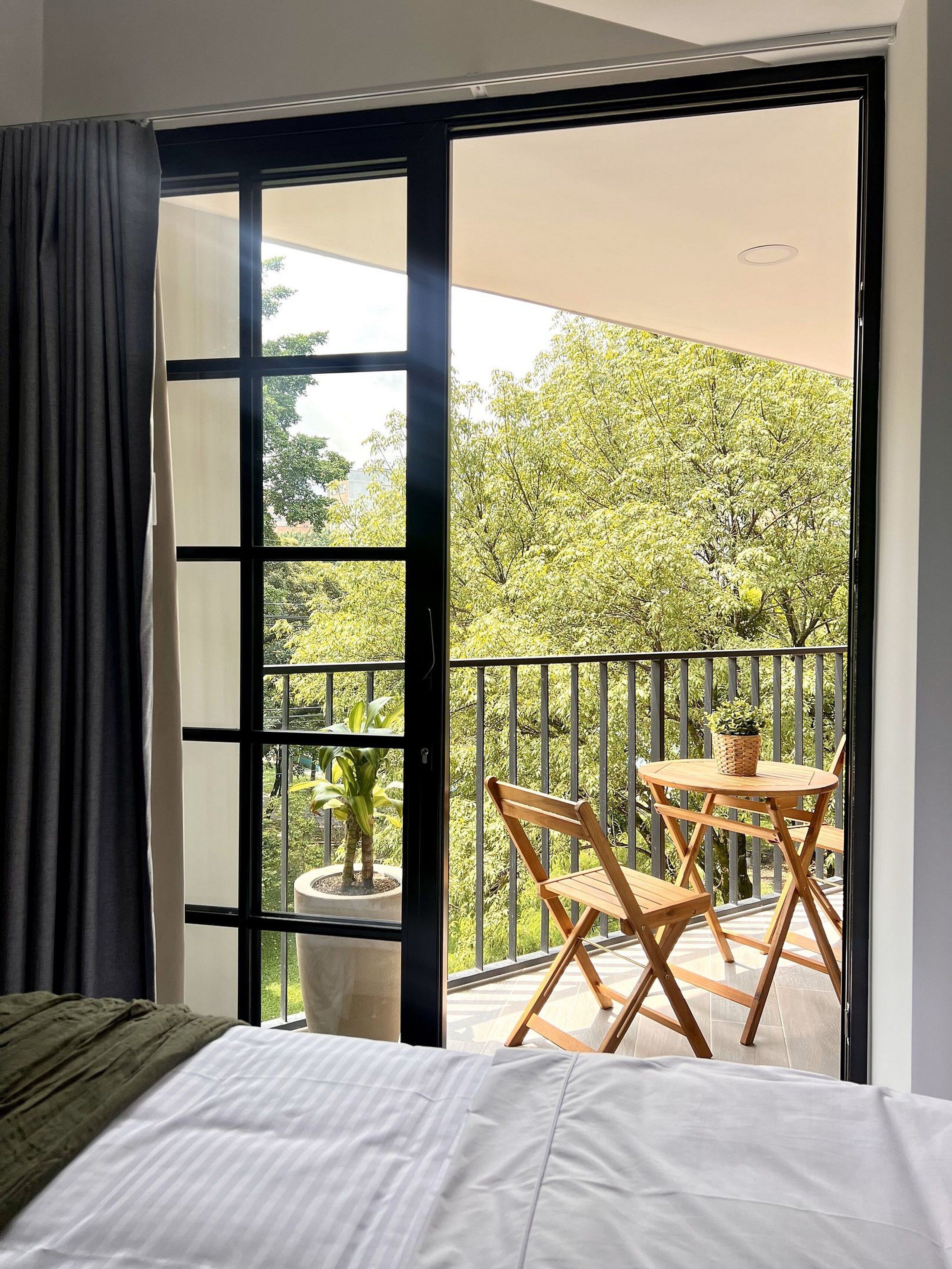 Luxury Apartment | In-room safe, desk, laptop workspace, iron/ironing board