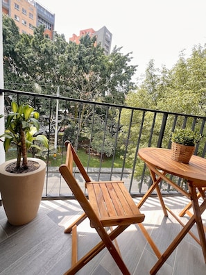 Luxury Apartment | Outdoor dining