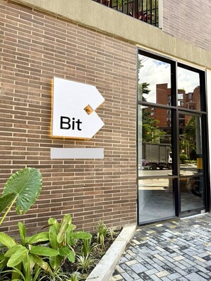 Exterior detail - Edificio Bit (Medellín)