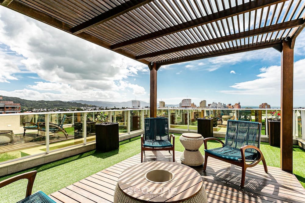 Sophisticated fit With 3 Suites Jurere Les403