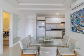 Dining - Apt w/ BBQ 1km From Jurere Beach - Les106 (Florianópolis)