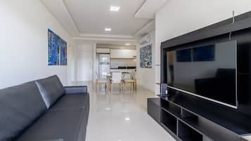 Apartamento básico | Área de estar | TV