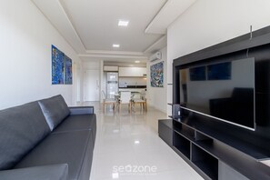 Living area - Apt w/ BBQ 1km From Jurere Beach - Les106 (Florianópolis)