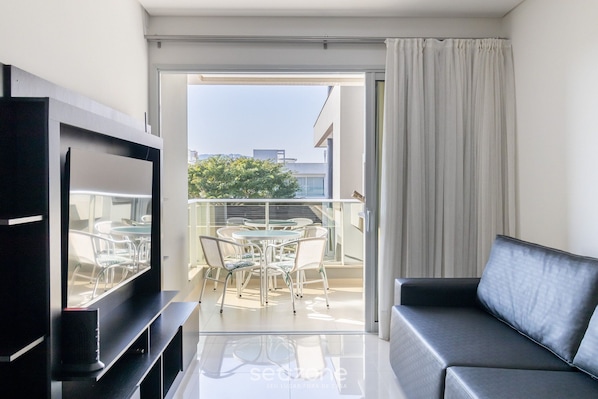 Basic Apartment | Living area