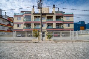 Basic Apartment | Exterior