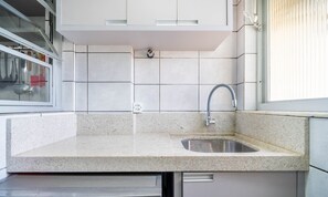Basic Apartment | Private kitchen