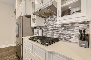 Mikrobølgeovn, ovn, kogeplade, opvaskemaskine