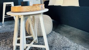 A modern interior with a kitchen, dining area, and seating space. - LE GARAGE 17 (Frelighsburg)