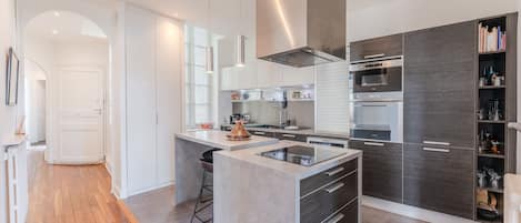 Réfrigérateur, micro-ondes, four, lave-vaisselle