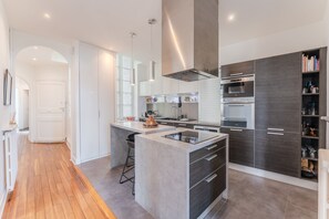 Fridge, microwave, oven, dishwasher
