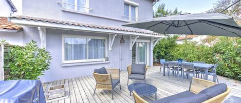 屋外ダイニングエリア