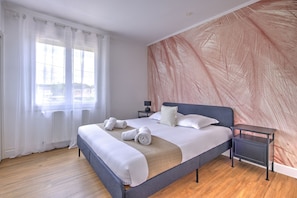 3 bedrooms, iron/ironing board, free WiFi, bed sheets