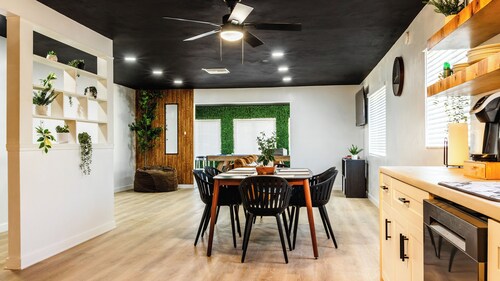 Kasa The Ridge – Desert Fun - 4 bedroom - 3 Bath - Pool Table - Mini Golf