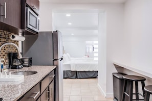 Fridge, microwave, coffee/tea maker, toaster - Arena Studio 134A on Isla Verde Beach (Carolina)