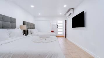 1 bedroom, in-room safe, iron/ironing board, free WiFi