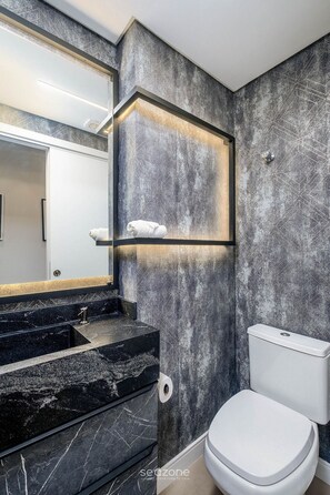Bathroom - Apt w/ Swimming Pool 6min From Jurere Beach Jpr217 (Florianópolis)