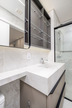 Basic Apartment | Bathroom | Free toiletries - Apt w/ Swimming Pool 6min From Jurere Beach Jpr217 (Florianópolis)