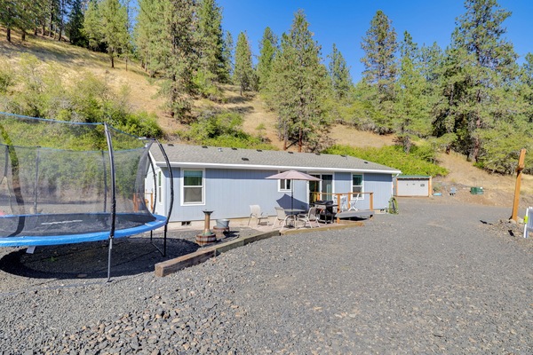 Ahsahka Vacation Rental | 3BR | 2BA | 1,400 Sq Ft | 2 Steps Required