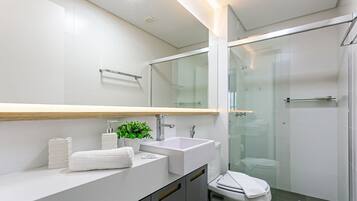 Basic Apartment | Bathroom