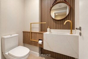 Bathroom - Duplex Design em Jurerê, Garagem e Churrasq JPR211 (Florianópolis)