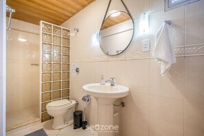 Basic Apartment | Bathroom