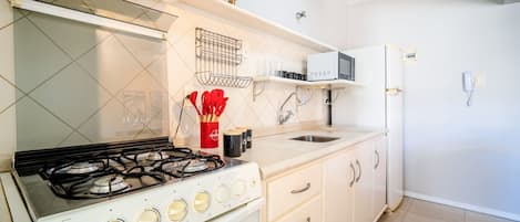 Basic Apartment | Private kitchen