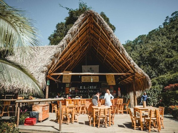 Tempat makan outdoor