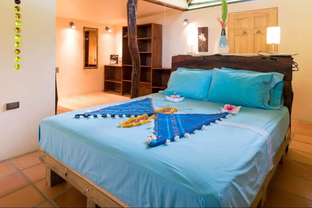 Superior Double Room, Garden View | In-room safe, bed sheets