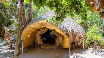 Deluxe Tent | In-room safe, bed sheets