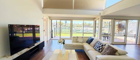 Televisión y oficina