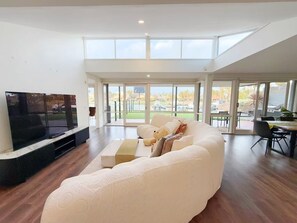 Televisie en een kantoor