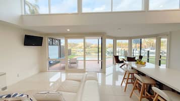 Televisio, työhuone