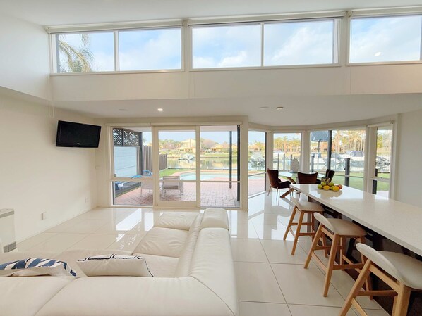 Télévision, espaces bureaux