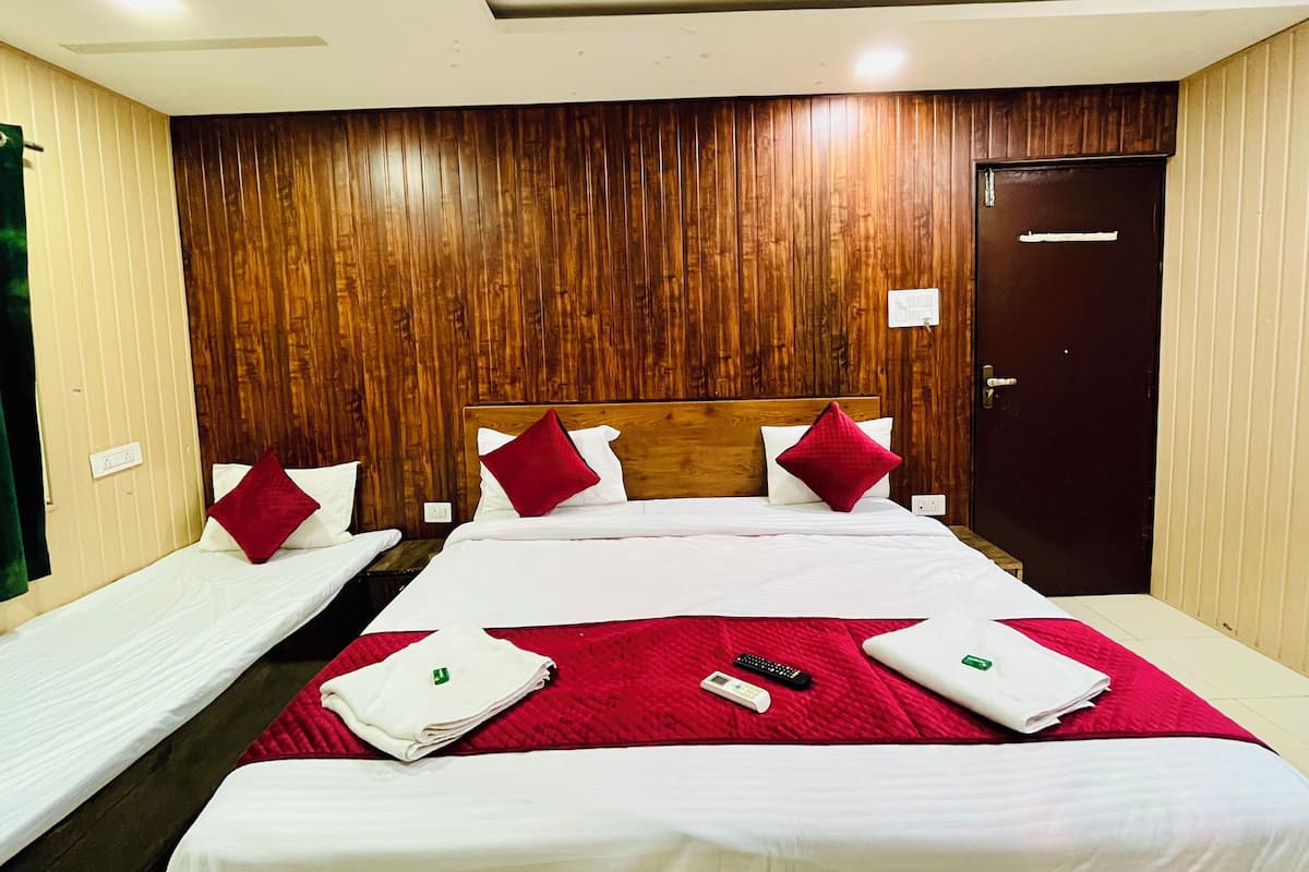 Junior Room | Desk, free WiFi