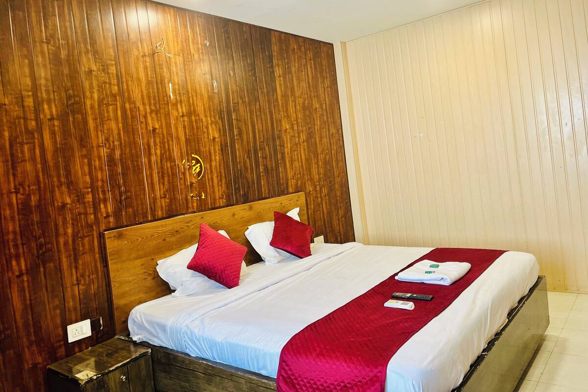 Deluxe Room | Desk, WiFi (free)