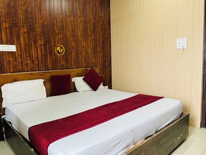 Deluxe Double Room | Desk, free WiFi
