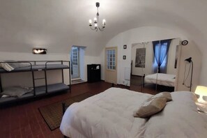 1 bedroom, bed sheets