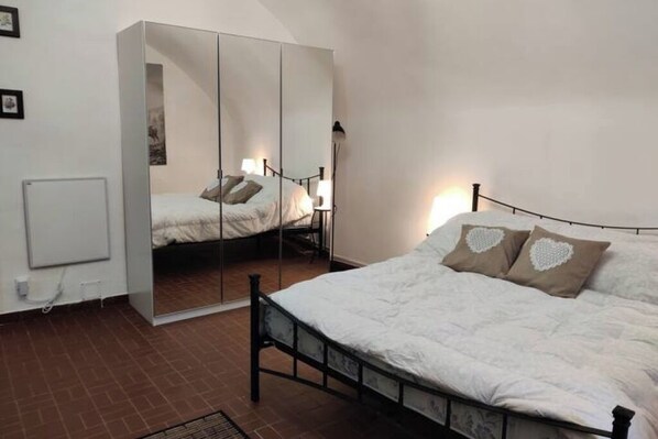 1 habitación y ropa de cama 