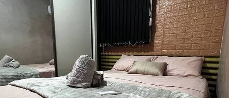 2 bedrooms, internet, bed sheets