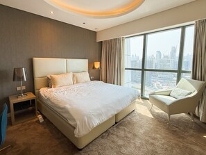 2 bedrooms, iron/ironing board, WiFi