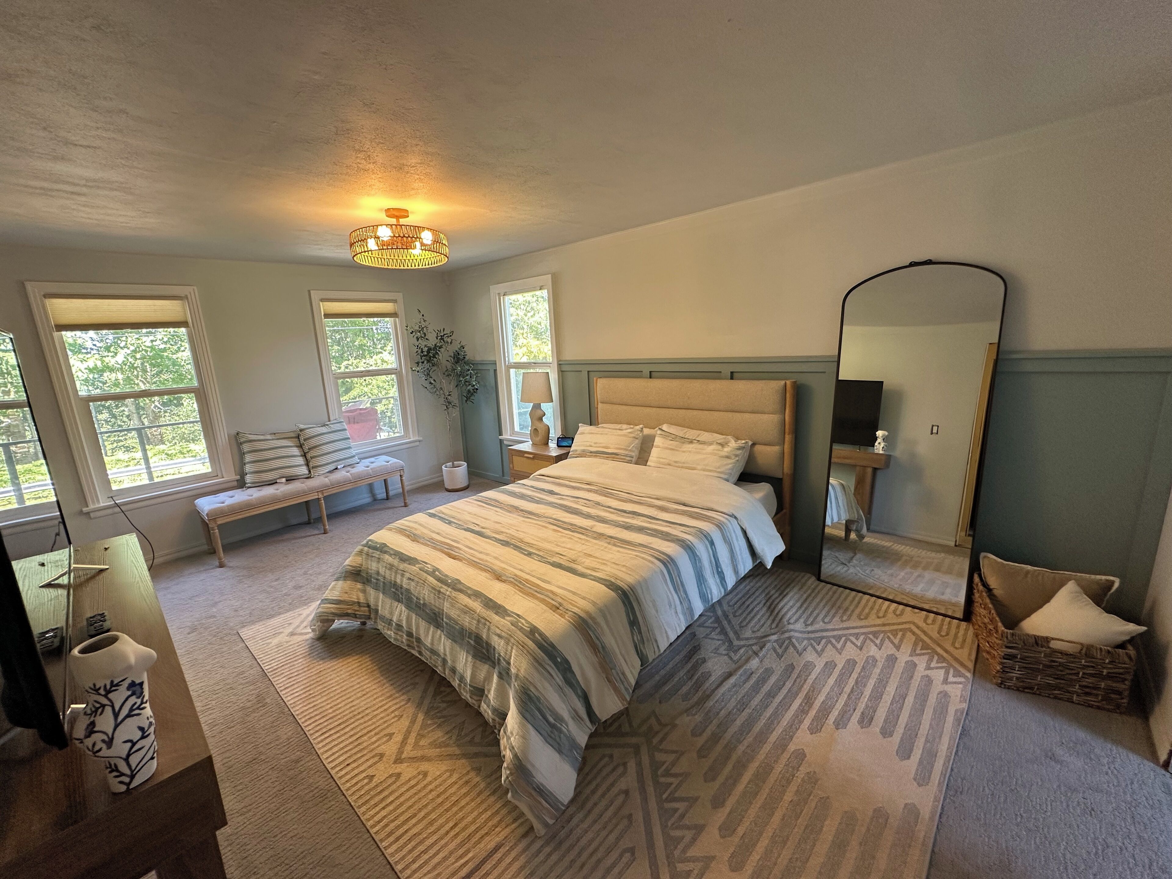 3 bedrooms, in-room safe, free WiFi, bed sheets