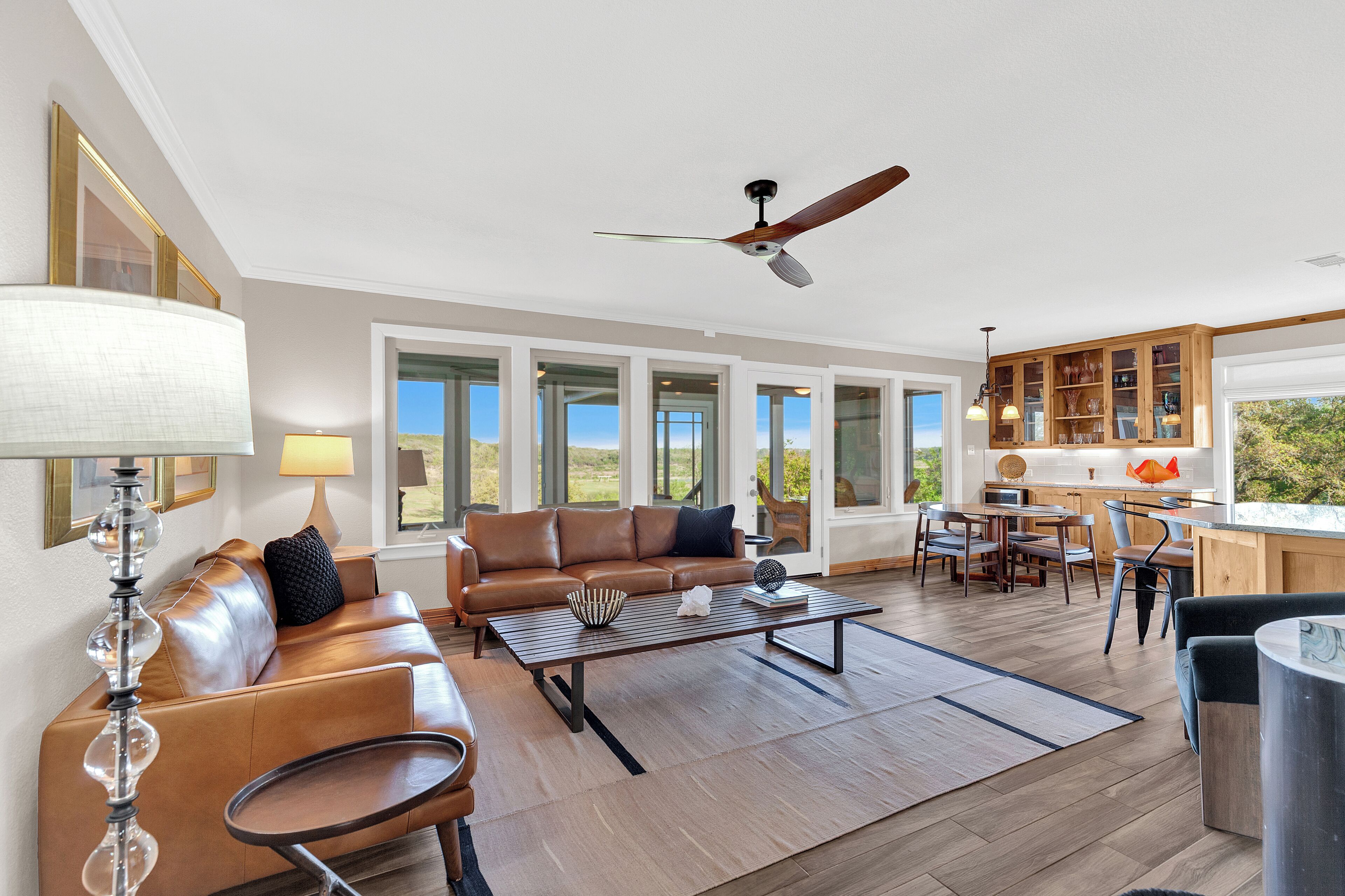 Smart TV, fireplace, books, stereo