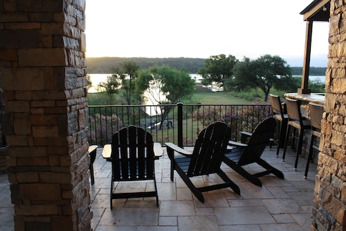 Quiet Luxury on Lake Travis - Waterfront + Outdoor Living