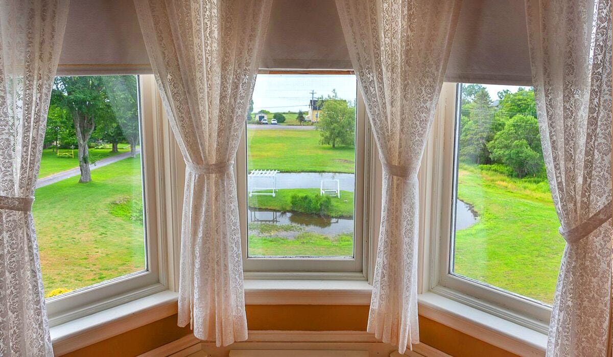 Premier Room, 1 King Bed, Bay View | Free WiFi, bed sheets