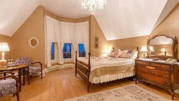 Premier Room, 1 King Bed, Bay View | Free WiFi, bed sheets