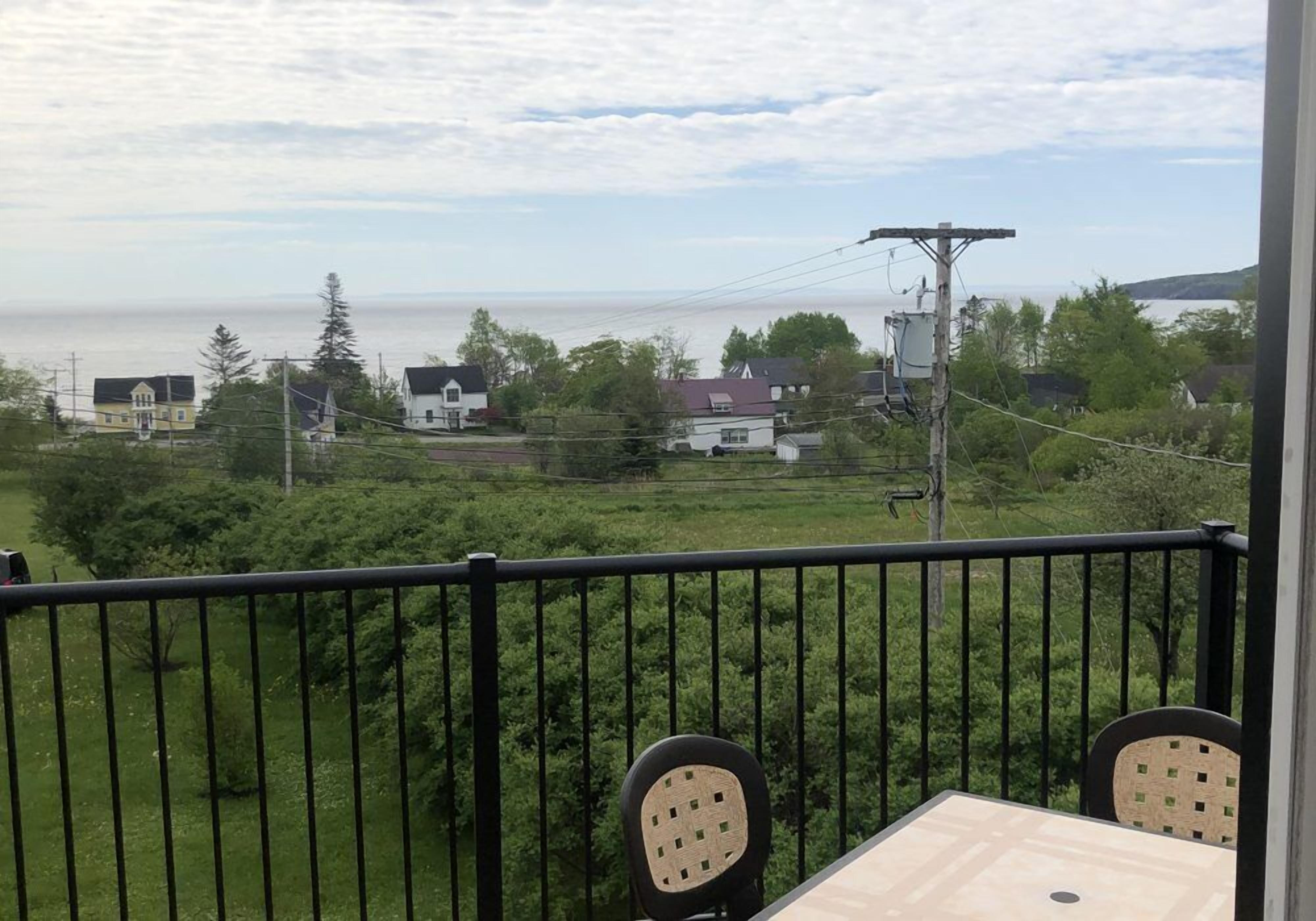 Chambre Classique, 2 grands lits, vue baie, dans les dépendances | Terrasse/Patio