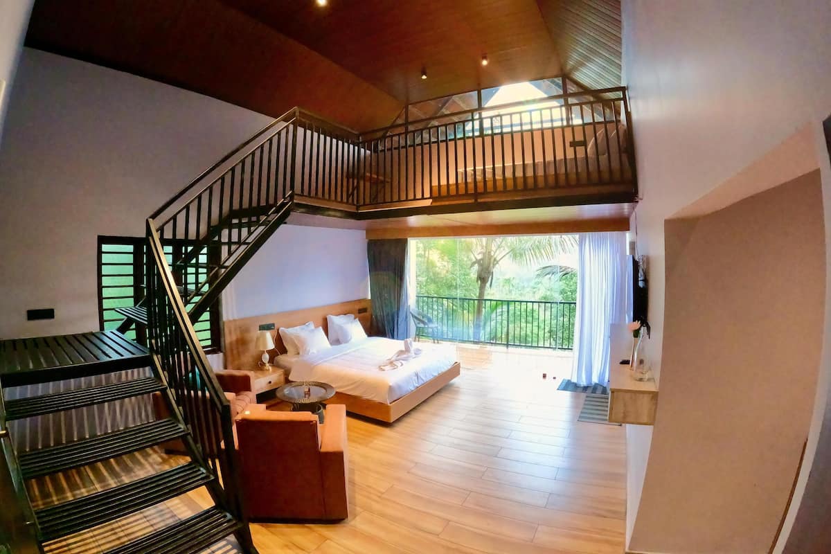 Duplex, Hill View | Desk, laptop workspace, free WiFi