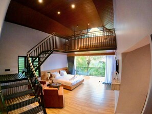 Duplex, Hill View | Desk, laptop workspace, free WiFi