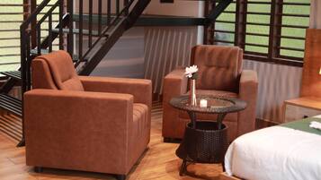 Duplex, Hill View | Desk, laptop workspace, free WiFi