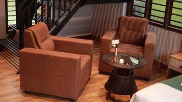 Duplex, Hill View | Desk, laptop workspace, free WiFi